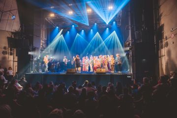 Image de la chorale sur scène
